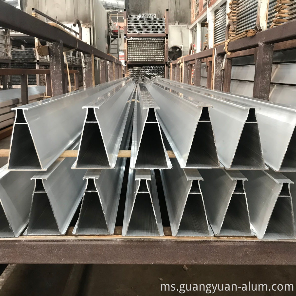 Guangyuan Aluminium Co., Ltd Aloi Profil Penyemperitan Aluminium Disesuaikan 6063-T5 Profil Aluminium guangyuan aluminum co., ltd customized aluminium extrusion profile alloy 6063-T5 aluminium profile